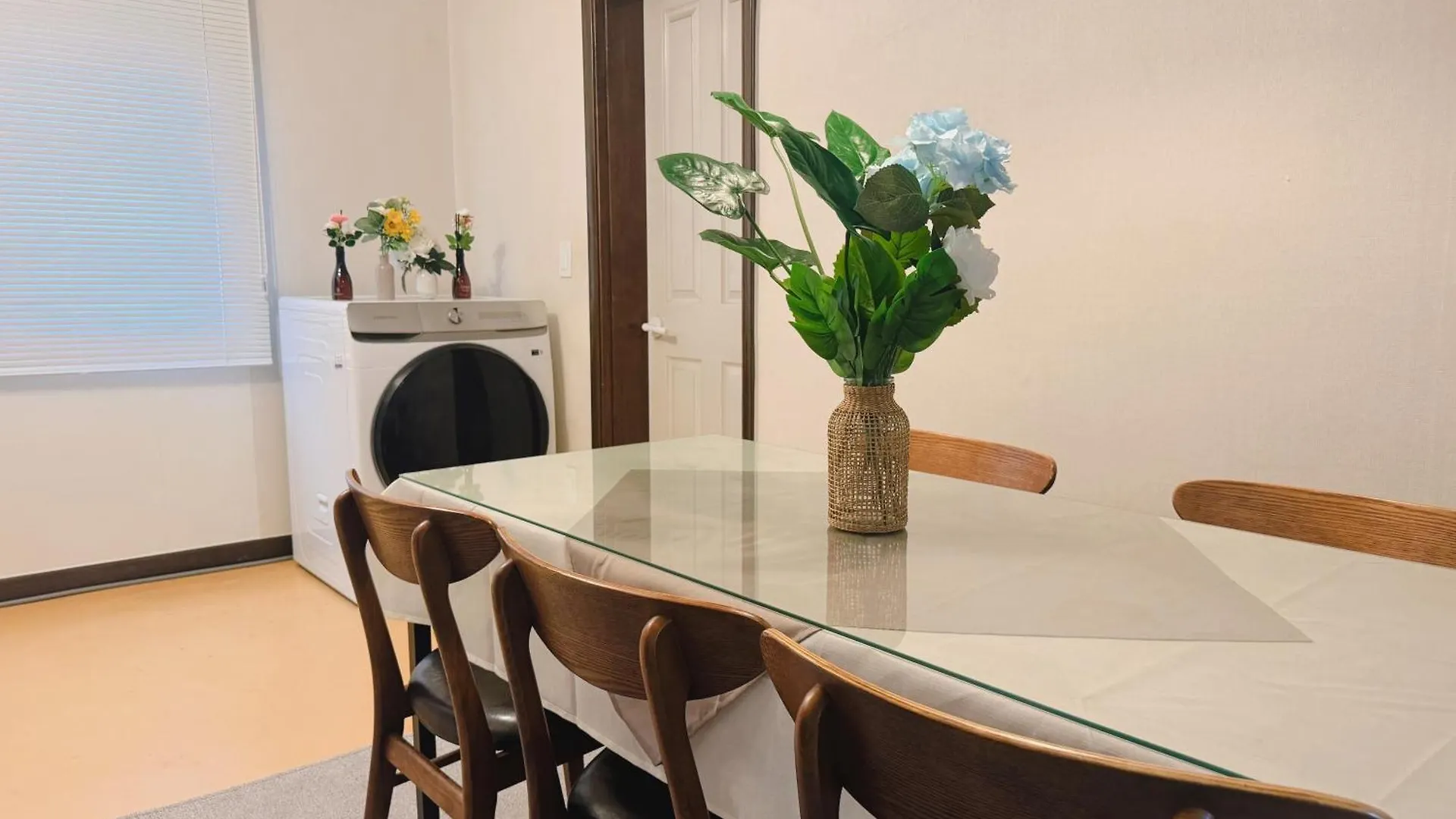 House9 , Room3, Queen Bed4 ,Elevator O , Hills X, Stairs X , 4Min From Subway And Bus Station,Exclusive Space Seoul Villa