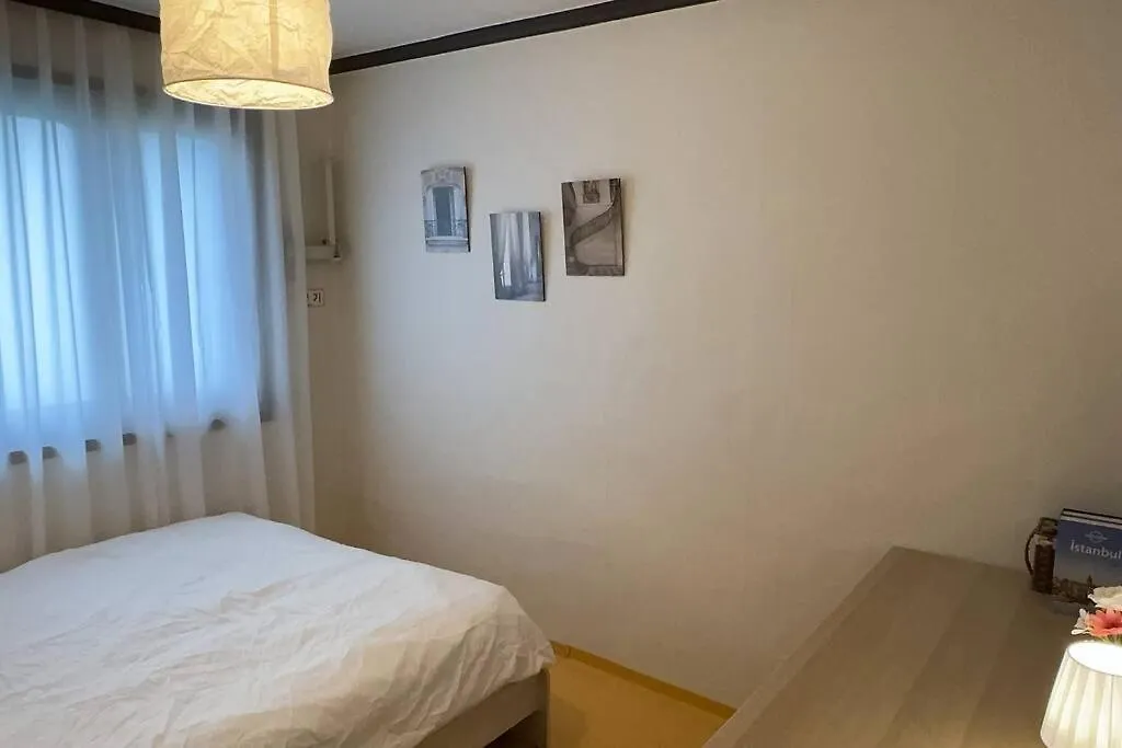 Villa House9 , Room3, Queen Bed4 ,Elevator O , Hills X, Stairs X , 4Min From Subway And Bus Station,Exclusive Space Seoul