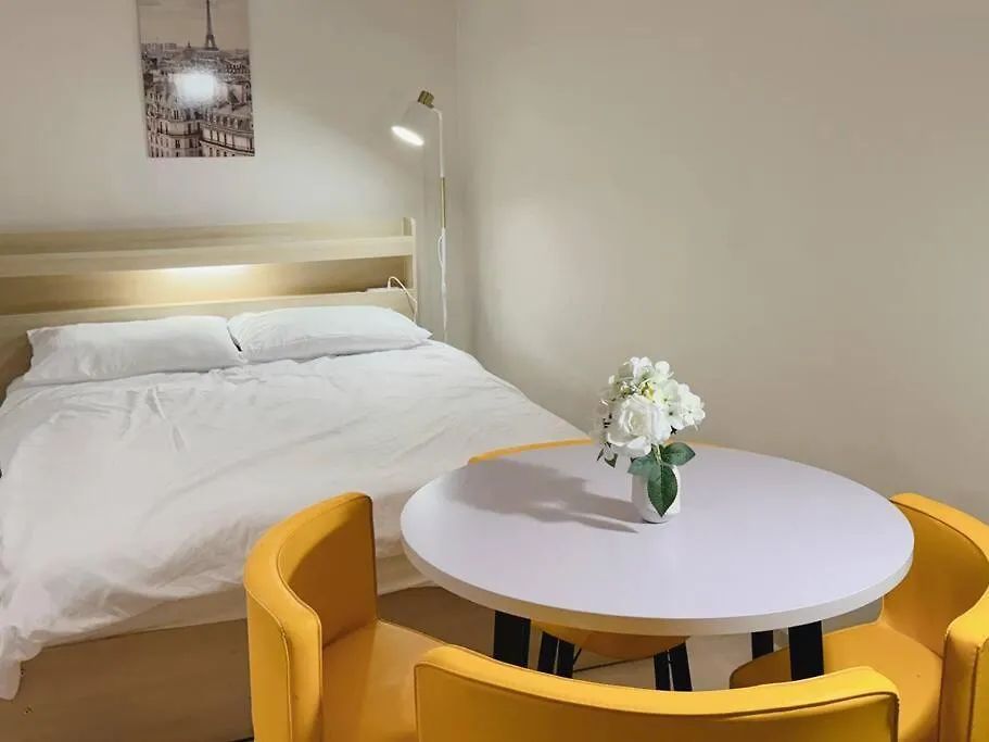 Villa House9 , Room3, Queen Bed4 ,Elevator O , Hills X, Stairs X , 4Min From Subway And Bus Station,Exclusive Space Seoul