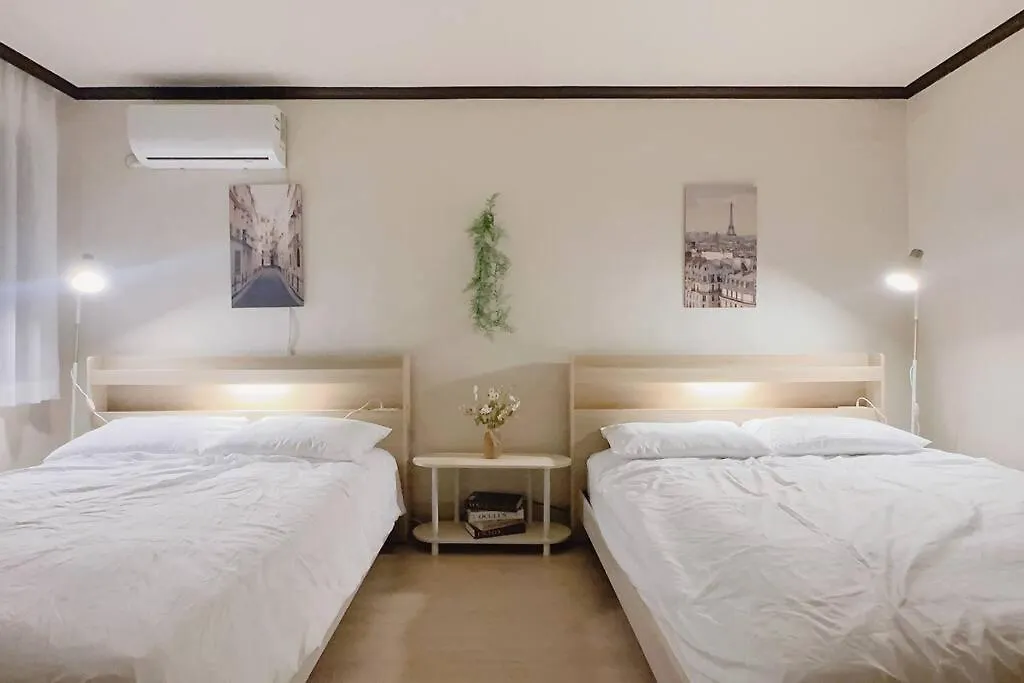 House9 , Room3, Queen Bed4 ,Elevator O , Hills X, Stairs X , 4Min From Subway And Bus Station,Exclusive Space Seoul 0*,  Sydkorea