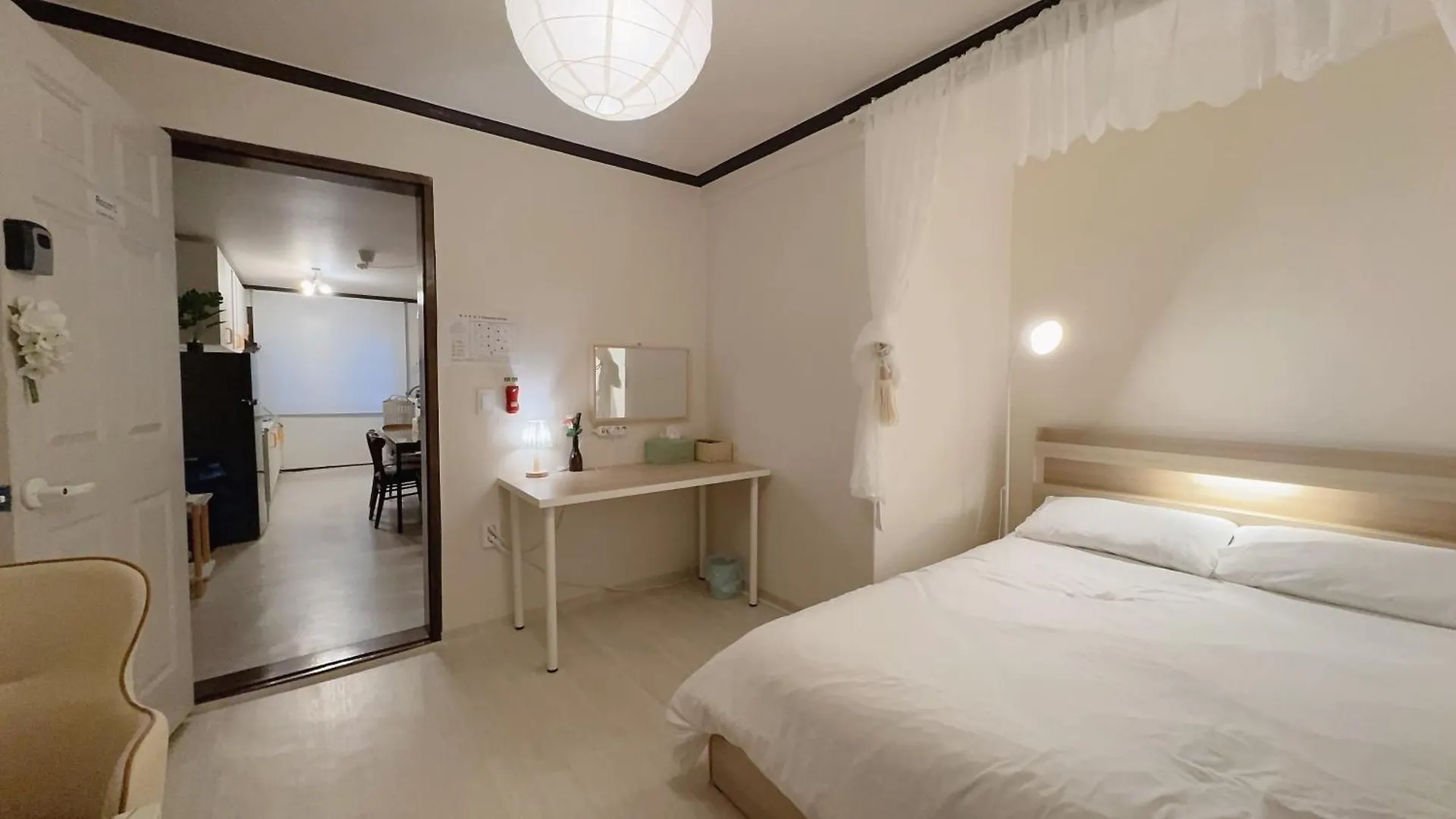 House9 , Room3, Queen Bed4 ,Elevator O , Hills X, Stairs X , 4Min From Subway And Bus Station,Exclusive Space Seoul Villa