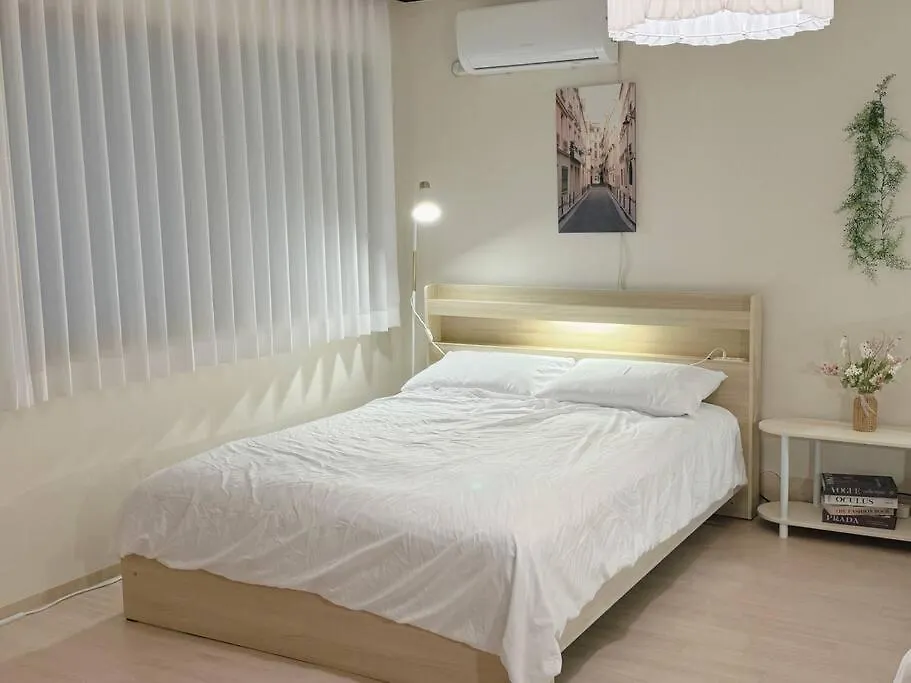 House9 , Room3, Queen Bed4 ,Elevator O , Hills X, Stairs X , 4Min From Subway And Bus Station,Exclusive Space Σεούλ