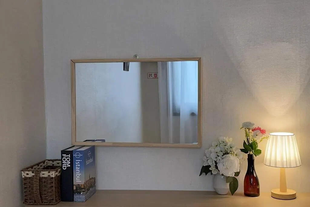 Villa House9 , Room3, Queen Bed4 ,Elevator O , Hills X, Stairs X , 4Min From Subway And Bus Station,Exclusive Space Seul