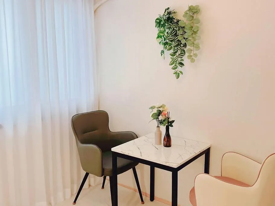 Villa House9 , Room3, Queen Bed4 ,Elevator O , Hills X, Stairs X , 4Min From Subway And Bus Station,Exclusive Space Seul