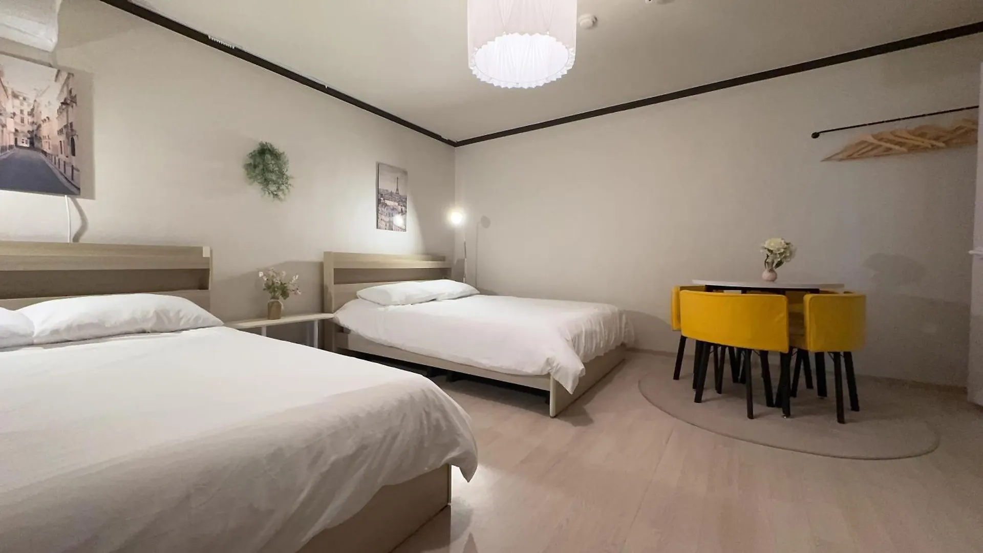 House9 , Room3, Queen Bed4 ,Elevator O , Hills X, Stairs X , 4Min From Subway And Bus Station,Exclusive Space Seul 0*,  Güney Kore