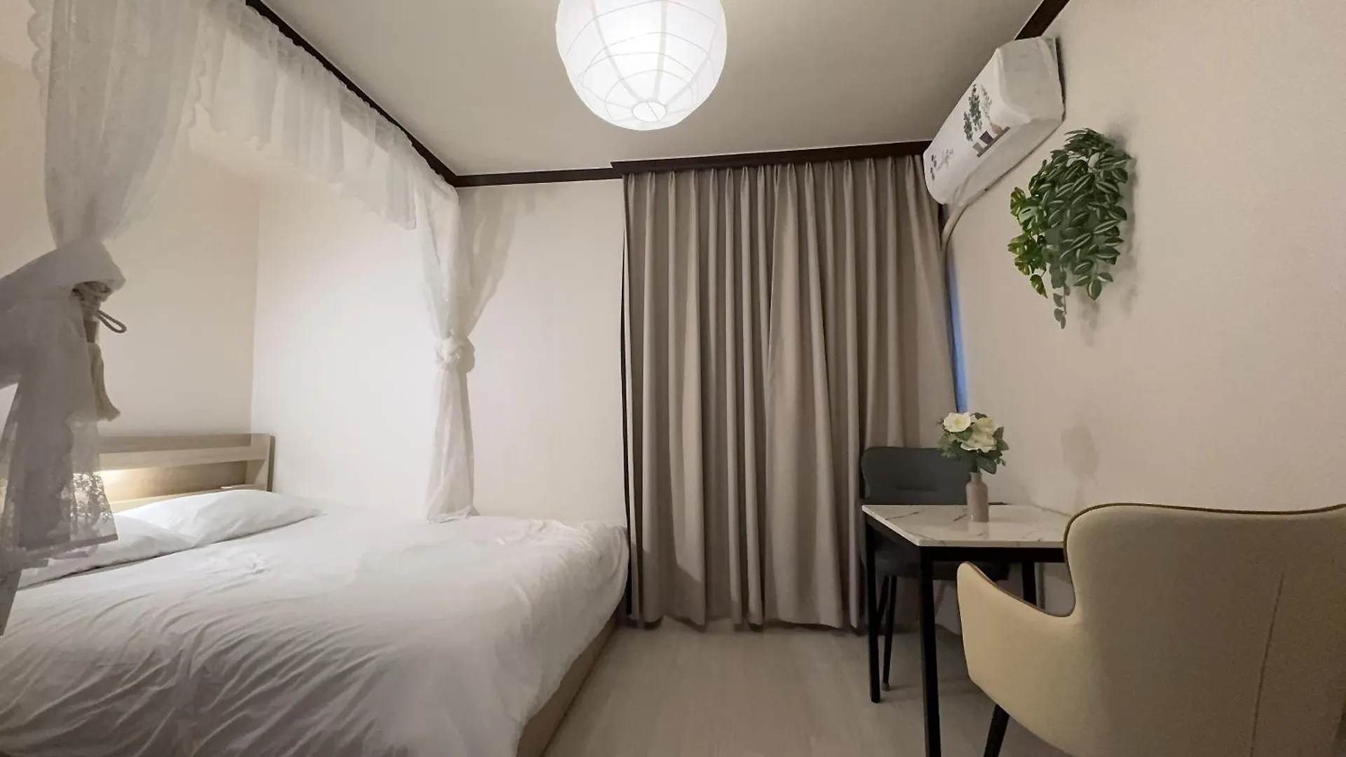 House9 , Room3, Queen Bed4 ,Elevator O , Hills X, Stairs X , 4Min From Subway And Bus Station,Exclusive Space Σεούλ